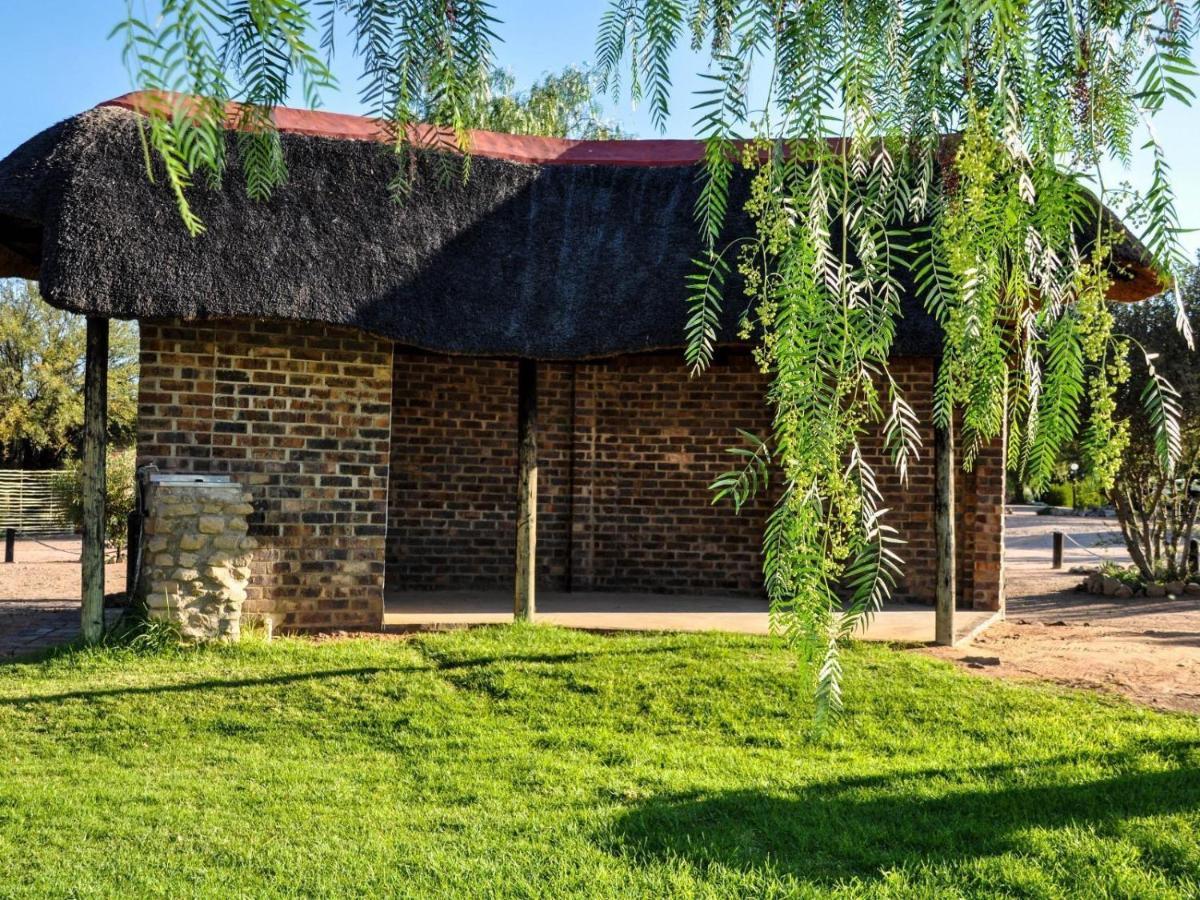 Die Dam - Transkalahari End Resort Gobabis Buitenkant foto