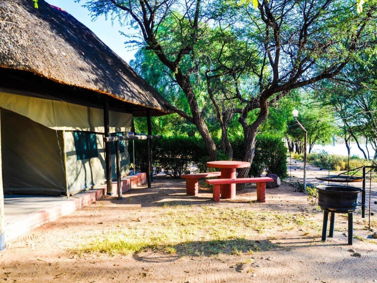 Die Dam - Transkalahari End Resort Gobabis Buitenkant foto